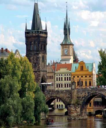 DÍA 2 Mie PRAGA Visita panorámica de la ciudad recorriendo los monumentos históricos más interesantes, tal como la Plaza Venceslao, el Teatro Nacional y el Barrio del Castillo de Praga.