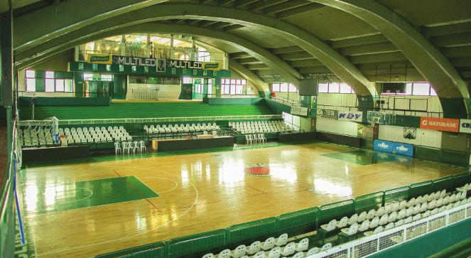 GIMNASIO HÉCTOR ETCHART Debajo de la Platea Sur, se encuentra este importante sector de la Institución, el cual ha sido el escenario de la vida basquetbolística de Ferro Carril Oeste durante la