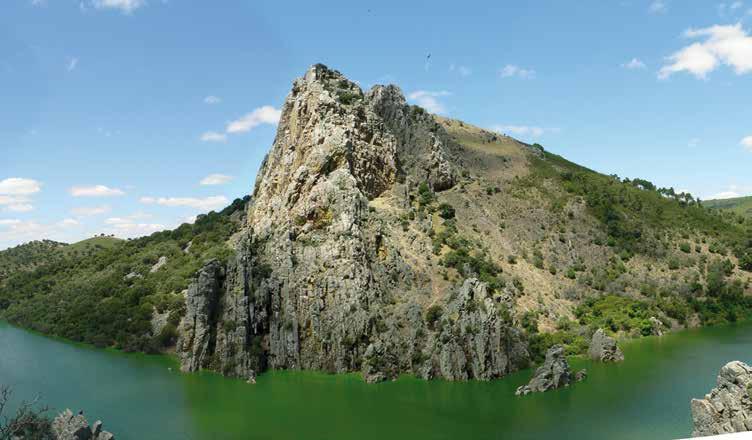 Ecoturismo en Parques Nacionales: descubre lo mejor de la naturaleza española Administraciones ambientales y por las ONG.