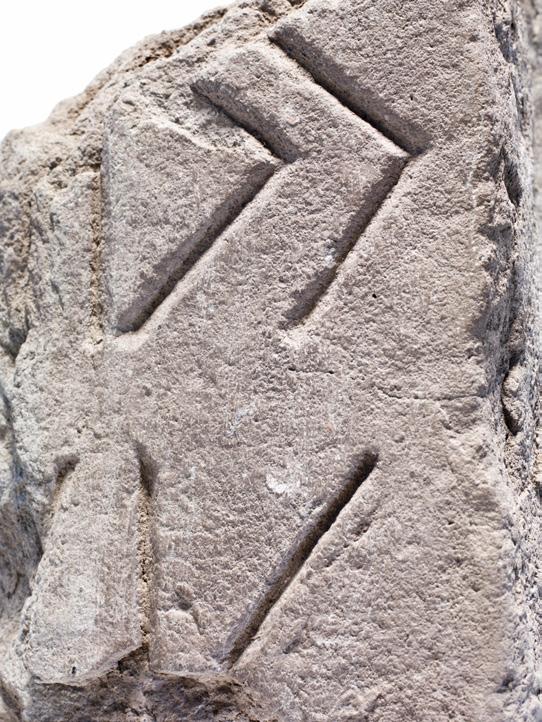 Una inscripción ibérica procedente del Turó de l Osona (Vic) Faventia 34-36, 2012-2014 213 Figura 3. Detalle de la incisión.