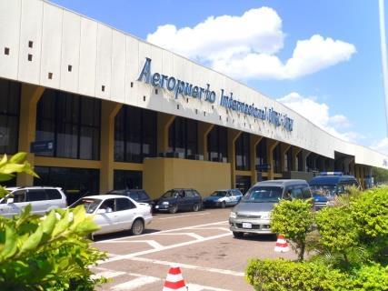 Aeropuerto El Alto Aeropuerto Jorge Wilstermann Aeropuerto Viru Viru b) Aeropuertos Internacionales Secundarios: Están bajo la administración y control directo de AASANA, asimismo, estos aeropuertos