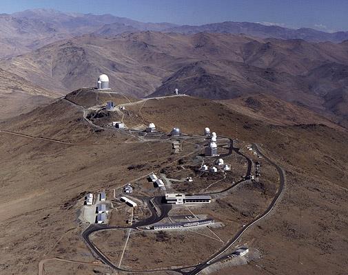 La Silla, el primer observatorio de ESO Cerca de La Serena, desde 1969: Dos telescopios de la clase de 4m, pioneros cuando entraron en operación, todavía en alta demanda actualmente Plataforma de