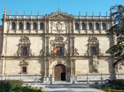 Los escultores más famosos fueron Alonso de Berruguete (El Sacrificio de Isaac y la sillería de la catedral de Toledo) y Juan de Juni (El entierro de Cristo y La Virgen de las Angustias).