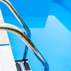 Electrolisis salina Idegis Tan Claro como el Agua IDEGIS proporciona sin duda la solución más completa para el tratamiento del agua de la piscina de uso privado, integrando un abanico de tecnologías