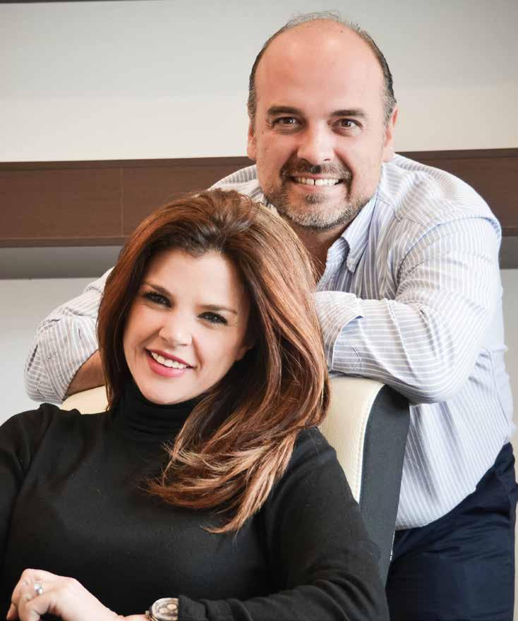 Alfonso Bayón & Johanna Manzanaro QUIÉNES SOMOS La primera tienda del Grupo Top Queens nace en Alicante, en el año 2010 Alfonso Bayón es el director general de esta empresa que fundó junto con su
