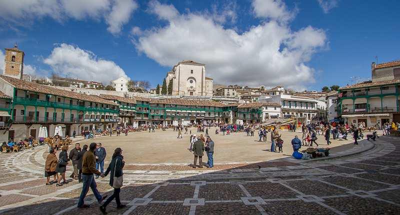 05. La Plaza como espacio polivalente. Plaza de Toros, plaza del Mercado En 1499 el concejo compra edificios para establecer la Plaza Mayor.