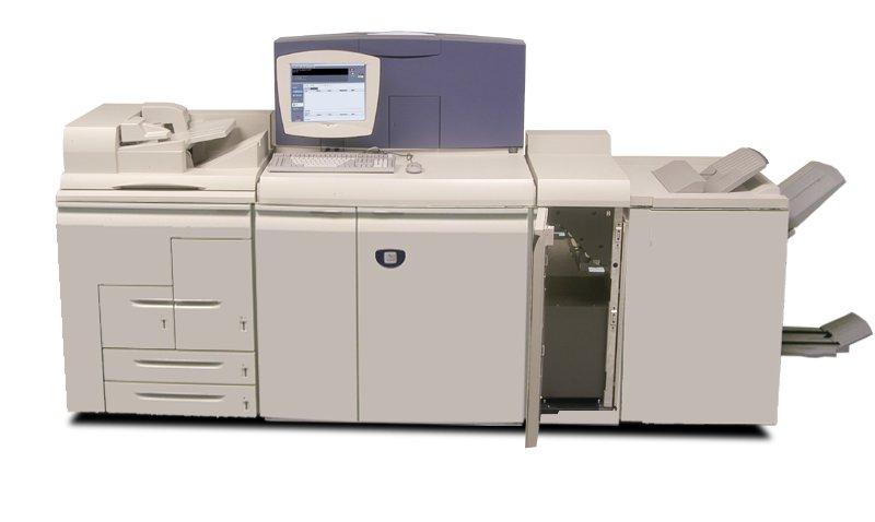 Sistema de producción Xerox Nuvera EA/MX MFF profesional Acabadora multifuncional La acabadora multifuncional agrega la capacidad de edición al sistema Xerox Nuvera.