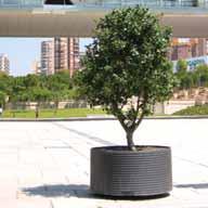 Miquel Roig-Jaume Artigues Tram 1994 This cast iron planter of substantial capacity and unique ornamental value can be used both at home and outside to mark out the urban limits.