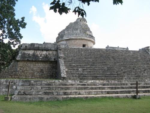 ciertas estrellas fundamentales. Caracol, Chichén Itzá, en Yucatán.