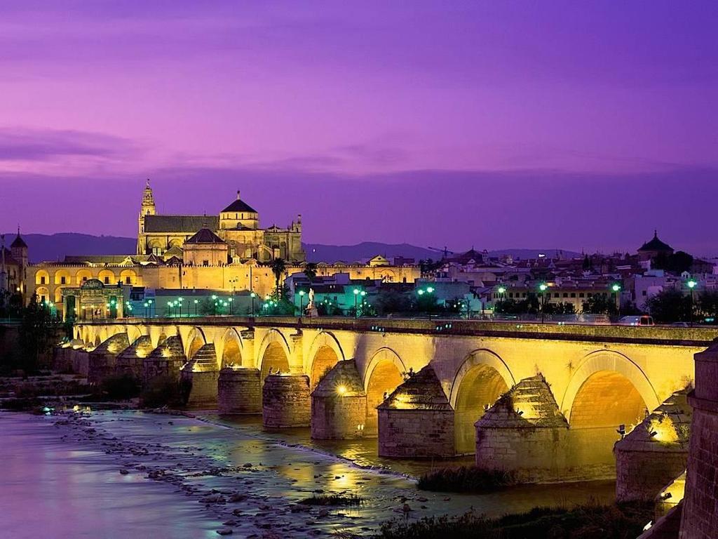 INFORMACIÓN DE INTERÉS Córdoba, capital de la España musulmana, y de la provincia de Córdoba, es cabecera de un territorio situado en el centro de la geografía andaluza.