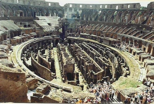 L estil Romà imperial Amfiteatre vol