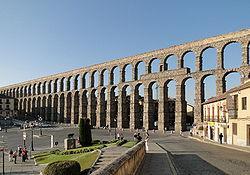 Panorámica de la arquería del acueducto de Segovia.