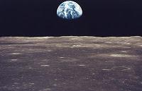Estos gases como nitrógeno y monóxido de carbono provienen tanto del interior de la Luna como de