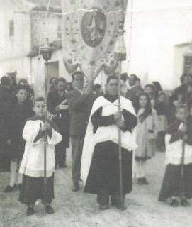 Imagen de los Hermanos Mayores en 1968 Procesión de la Virgen en las