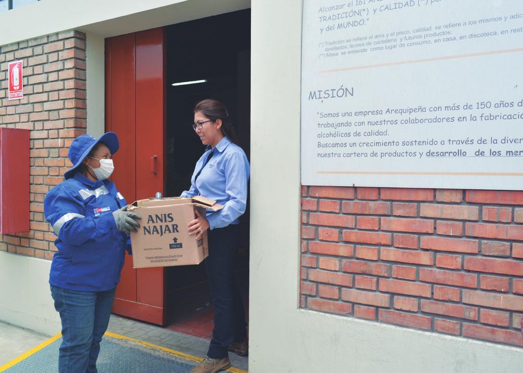 Foto: Carlos Sillo / SGGA - Municipalidad Provincial de Arequipa JUNIO 0 Las recicladoras recolectan los residuos segregados de las viviendas, las empresas y los establecimientos industriales