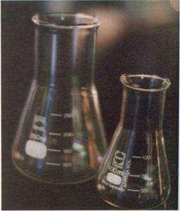 Instrumento de laboratorio que se utiliza, sobre todo, para contener y medir líquidos.