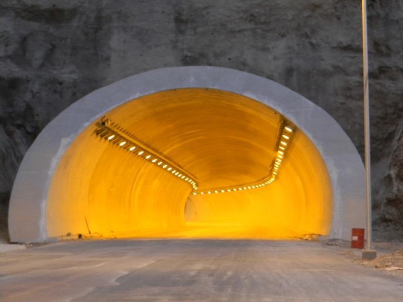 INDUSTRIAL Instalaciones iluminación túneles Autopista Durango-Mazatlán.