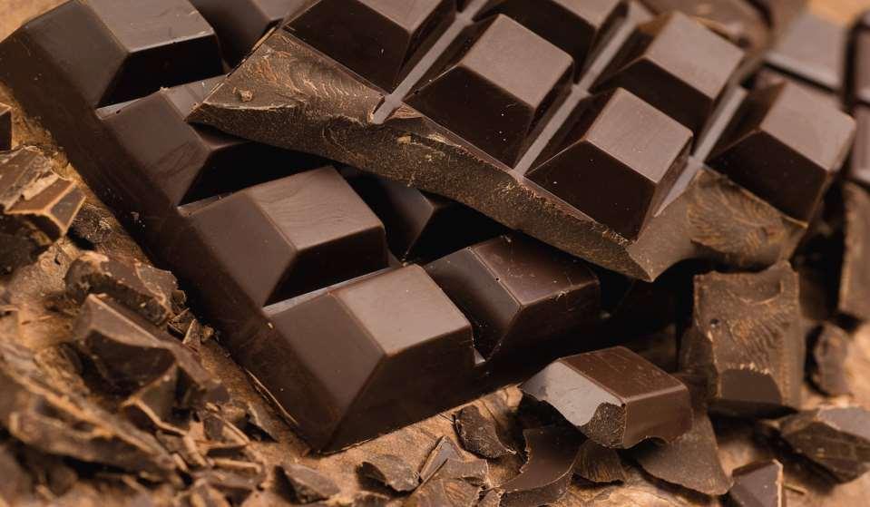 Propiedades nutricionales del chocolate negro. Para 100g Calorías 509 kcal.
