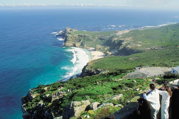 Día 5, (sábado) Ciudad del Cabo (Excursión de día completo a la Península del Cabo) Desayuno en el hotel y salida para recorrer la Península del Cabo, visitando la Reserva Natural del Cabo de Buena