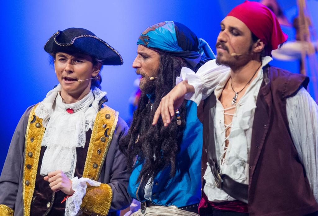 Piratas al Caribe, no del, esos son los de Disney es una obra familiar protagonizada por un actor de 14 años que encarna el papel de capitán del barco, su tripulación estará
