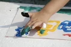 PINTURA CREATIVA Edad (1-3) 1h a la semana BENEFICIOS: Pintar es placentero, cuando los niños se sientan a pintar podemos notar que se relajan y disfrutan del proceso creativo.