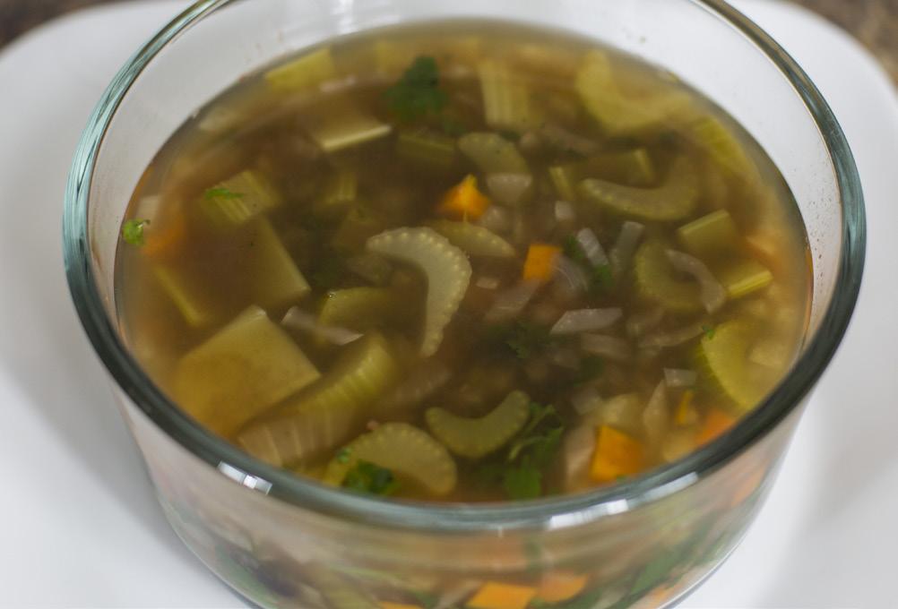 Agregar el cilantro y los frijoles. Sopa Minestrone Zanahoria: contiene betacaroteno lo cual promueve una buena visión y la salud de los ojos.