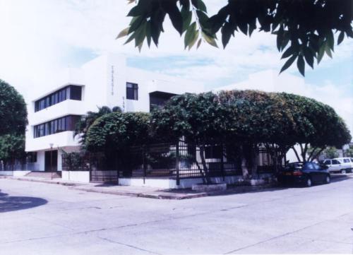 RESEÑA HISTÓRICA COLEGIO SANTA FE El Colegio Santa Fe Es el resultado de una historia exitosa que inició en el año de 1953, como una respuesta a