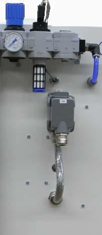 Cable de alimentación Conectar la instalación con el cable de alimentación a la alimentación con tensión de red de la instalación del cliente.