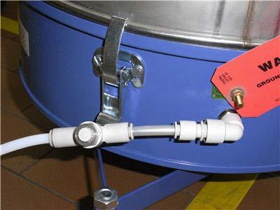 1 3 18 Instalación Conectar el aire de fluidización La unidad de fluidización de la unidad de relleno no se alimenta a través del secador de aire comprimido de membrana de la instalación, ya que es