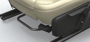 Cómo se ajusta el asiento? 03 Suba y baje la parte delantera del cojín del asiento.