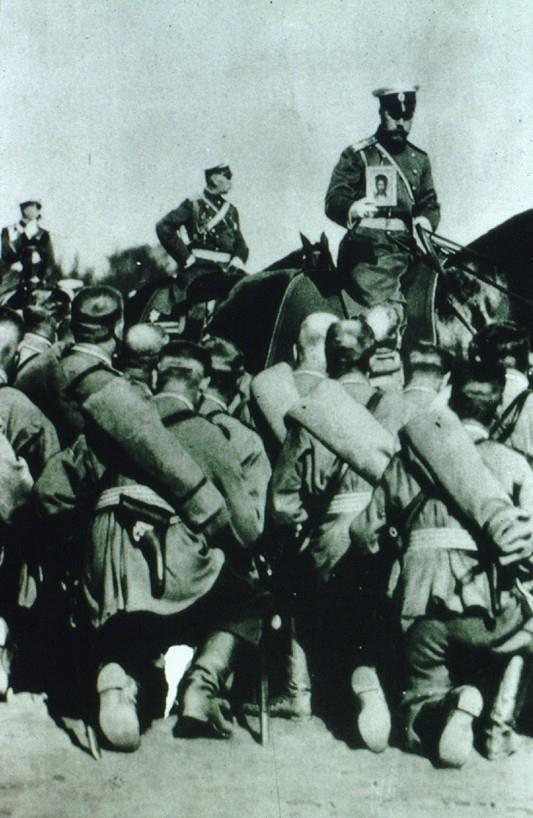 La Primera Guerra Mundial Austria-Hungría declaró la guerra contra Serbia en 1914 después del asesinato del archiduque Rusia tenía una alianza con