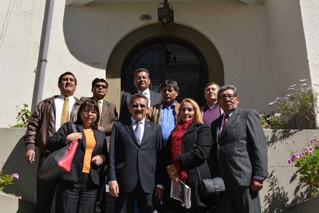 Página 2 #FMENT INFORMA La ABOLFAM se suman al pedido de la Facultad en elaborar una nueva Ley Integral de Salud La Asociación Boliviana de Facultades de Medicina (ABOLFAM) resolvieron solicitar al