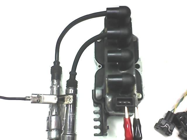 4 Conectar la alimentación del Probador NSTECH y pulsar Encendido. 5 Para probar la segunda bobina del pack, cambiar los cables de bujías hacia las salidas de bobina 2.