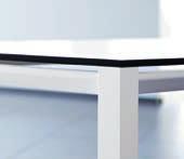 a la estructura de la mesa ESTRUCTURA Fabricada con perfil de acero laminado en caliente y decapado de 1,5 mm de espesor, en acabados aluminizado RAL