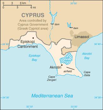 ACROTIRI Y DHEKELIA Acrotiri y Dhekelia, al norte y al sur de la isla respectivamente, es decir, enfrentando al Canal de Suez y a Siria, con poco más de 120 km 2 cada una, suponen el 3% de la