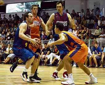 derrota consecutiva ante el Valencia Basket, al caer ayer en el Torneo ICroms Fiesta de Sabadell, por un apretado 66-68 en un encuentro donde los azulgrana siempre fueron por detrás en el marcador y