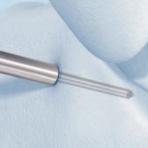 2 mm con tope, punta 1.6 mm, acero Inserte la aguja guía en el lugar de donde tenga previsto obtener el tejido óseo. Importante: Inserte la aguja guía de 3.