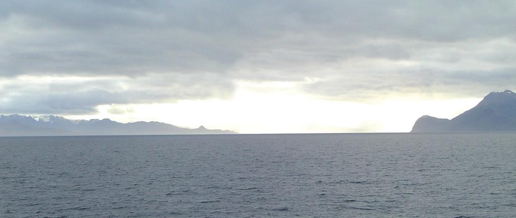 XI-5-12 (3004) SENO MAGDALENA Cap. XI Bajo Miera.- Se encuentra al NE y 3,8 millas del islote Periagua, al NW y 4,2 millas de la punta Zig- Zag y hacia el N del seno Magdalena.