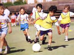 CURSO FUTBOL PARA NIÑOS Objetivos: Fomentar el juego como objetivo en si mismo. Maximizar la practica de los niños en esta edad.