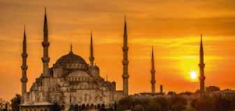 Pasearemos por el casco antiguo de Estambul donde tendremos la posibilidad de admirar los exteriores de los monumentos más importantes de la zona del Sultán Ahmet entre los que se encuentran, la