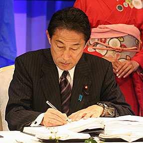 Firma del Convenio (artículo 29) El Convenio de Minamata se abrió para firma durante un año: del 10 de octubre de 2013 (su fecha de adopción) hasta el 9 de octubre de 2014.