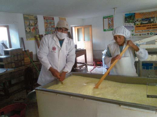 Historias de vida edores leche, preparamos 120 a 130 moldes de queso fresco tradición del cusco y lo llevamos a la Feria de Huancaro y a los Restaurantes de Aguas Calientes en Machu picchu, al inicio