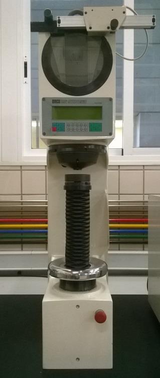 Durómetro El durómetro empleado en las mediciones de dureza será el modelo EMCO Test Automatic (figura 4.8), con el que se obtuvo medidas de dureza Brinell.