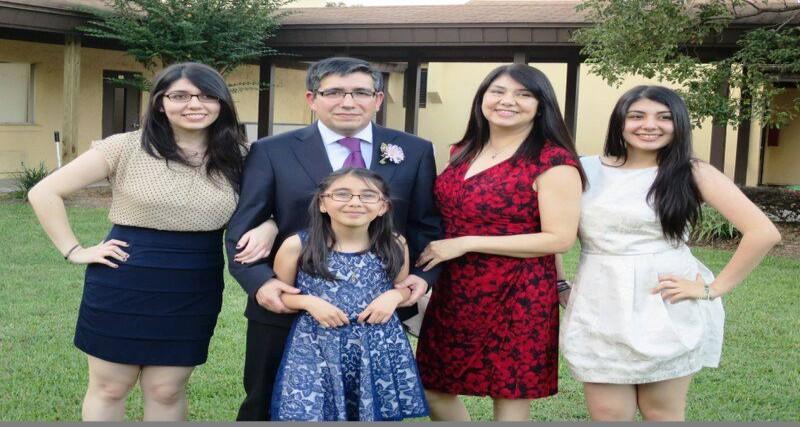 1 2 1 PRESIDENTE: Pr. Juan Carlos Barrera Silva, 2 VICEPRESIDENTE Doris, su esposa e hijas Pr. Victor Gmo.