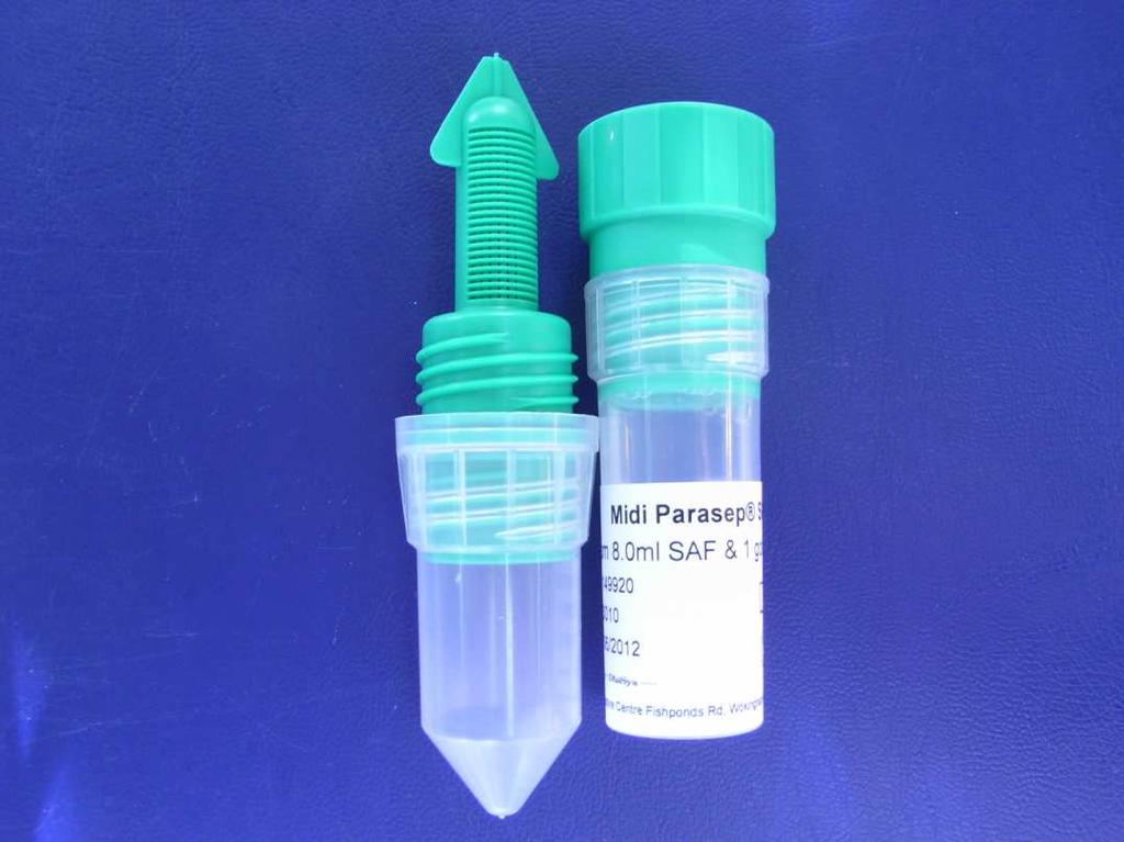 Heces/ parásitos Contenedores estériles con conservante para parásitos Utilizar los contenedores específicos para parásitos, uno de ellos con líquido conservante.