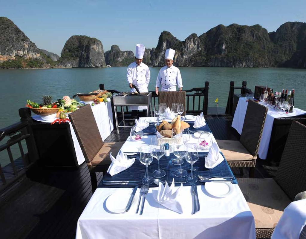 Viajamos al Vietnam de los mil sabores en busca de los mejores restaurantes, los mercados más auténticos y sus hoteles legendarios.