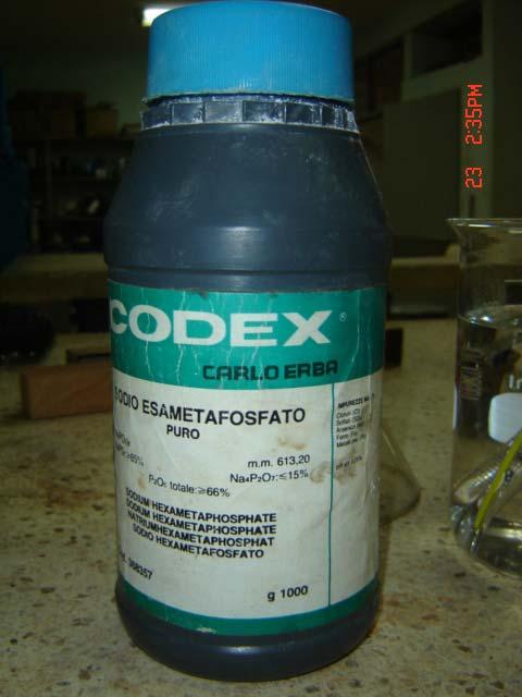 Reactivos Agente Dispersante Una solución de hexametafosfato de sodio; se usará en agua destilada o desmineralizada en proporción de 40 g de hexametafosfato de sodio por litro de solución.