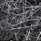 En su lugar se fusionan térmicamente microfibras de borosilicato y de poliéster. Una gran cantidad de fibras con un diámetro más pequeño permite lograr una estructura de fibras más fina.