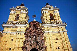 DÍA 2 LIMA VISITA DE LA CIUDAD: CATEDRAL, CASA ALIAGA Y MUSEO LARCO (HD) Visitará el casco urbano de la ciudad de Lima, reconocido por la UNESCO como Patrimonio de la Humanidad.
