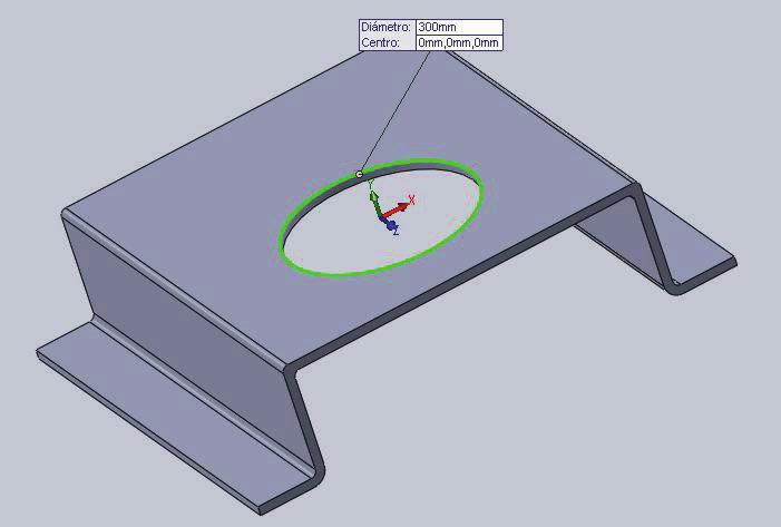 77 4.4.1 MODELADO DE LA BASE Se realizó el diseño de la base en un plano de forma simétrica para proceder a extruirlo como se puede verificar en la siguiente figura 4.6.